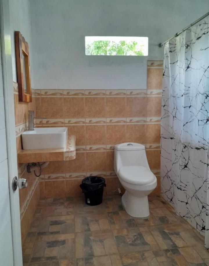 Hotel El Pez Dorado Rio Dulce Town Zewnętrze zdjęcie